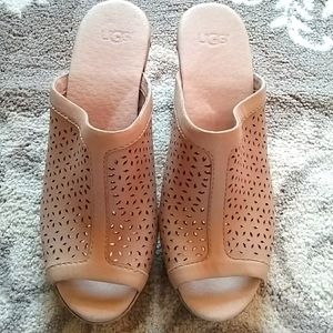 UGG Ansel size 7, sand NWOB